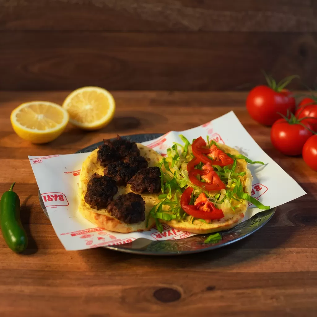 Tombik Ekmek Arası Köfte