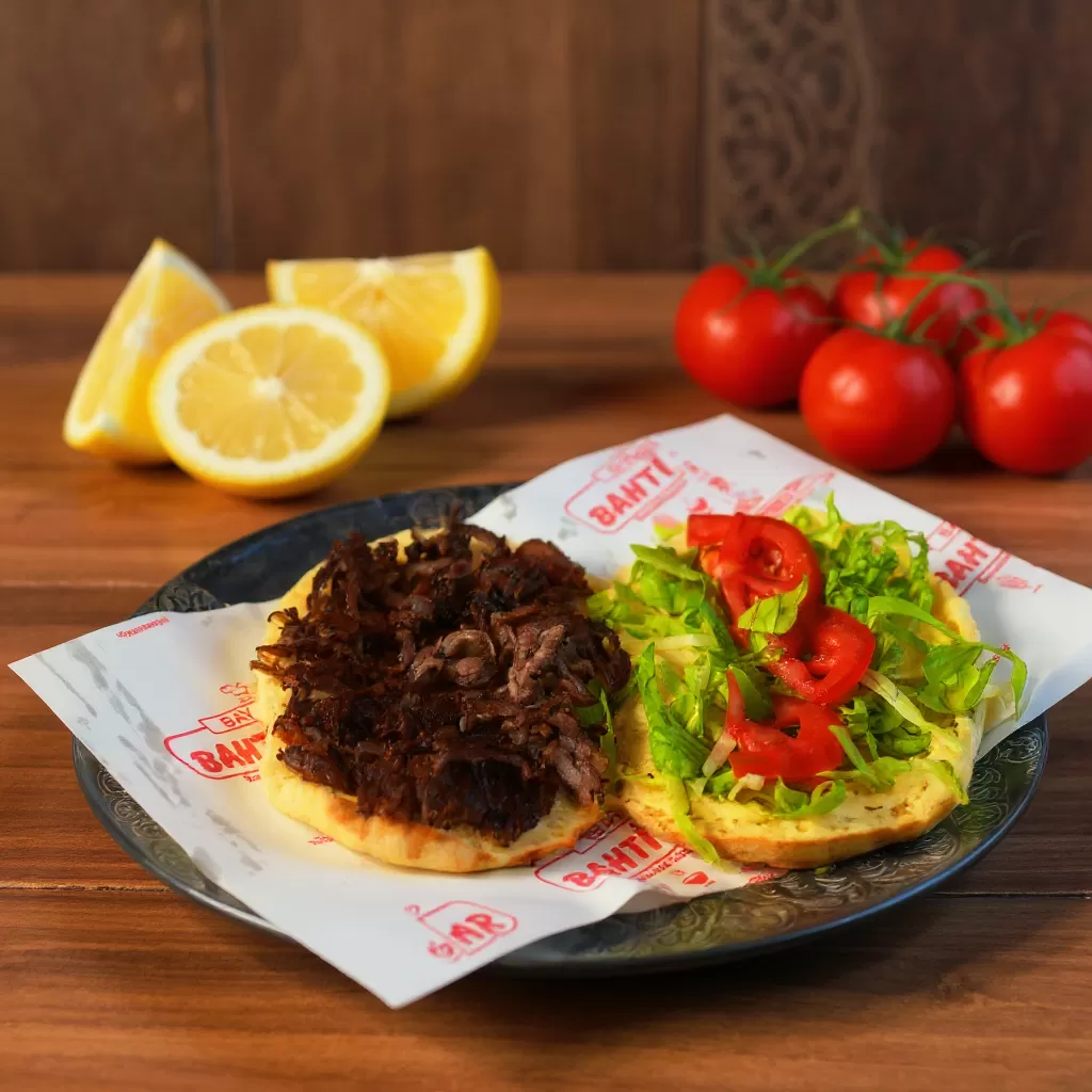 Tombik Ekmek Arası Et Döner