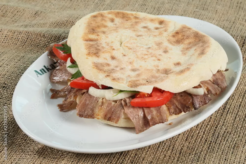 Bazlama Ekmek Arası Et Döner